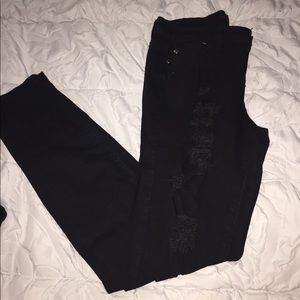 Women’s Skinny Distressed Jean